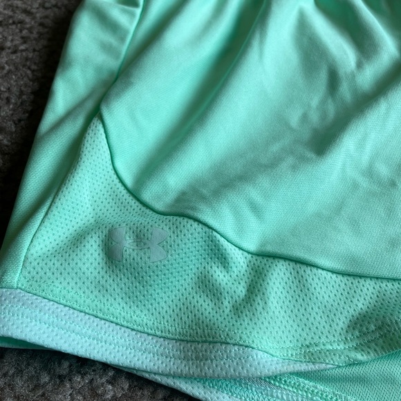 Under Armour loose workout shorts - Picture 5 of 6